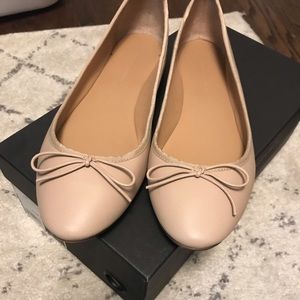 Banana Republic tan leather flats